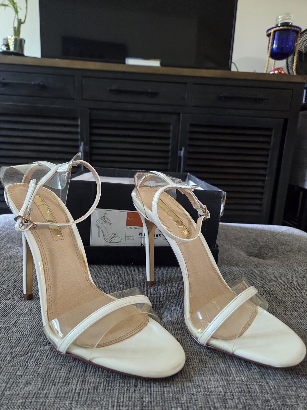 Liliana Los Angeles Womens White Clear-Strap Stiletto Sandals Size 8